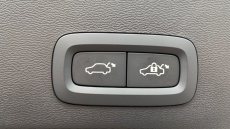 Volvo XC40 2.0 B4P Plus Black Edition 5dr Auto Petrol Estate